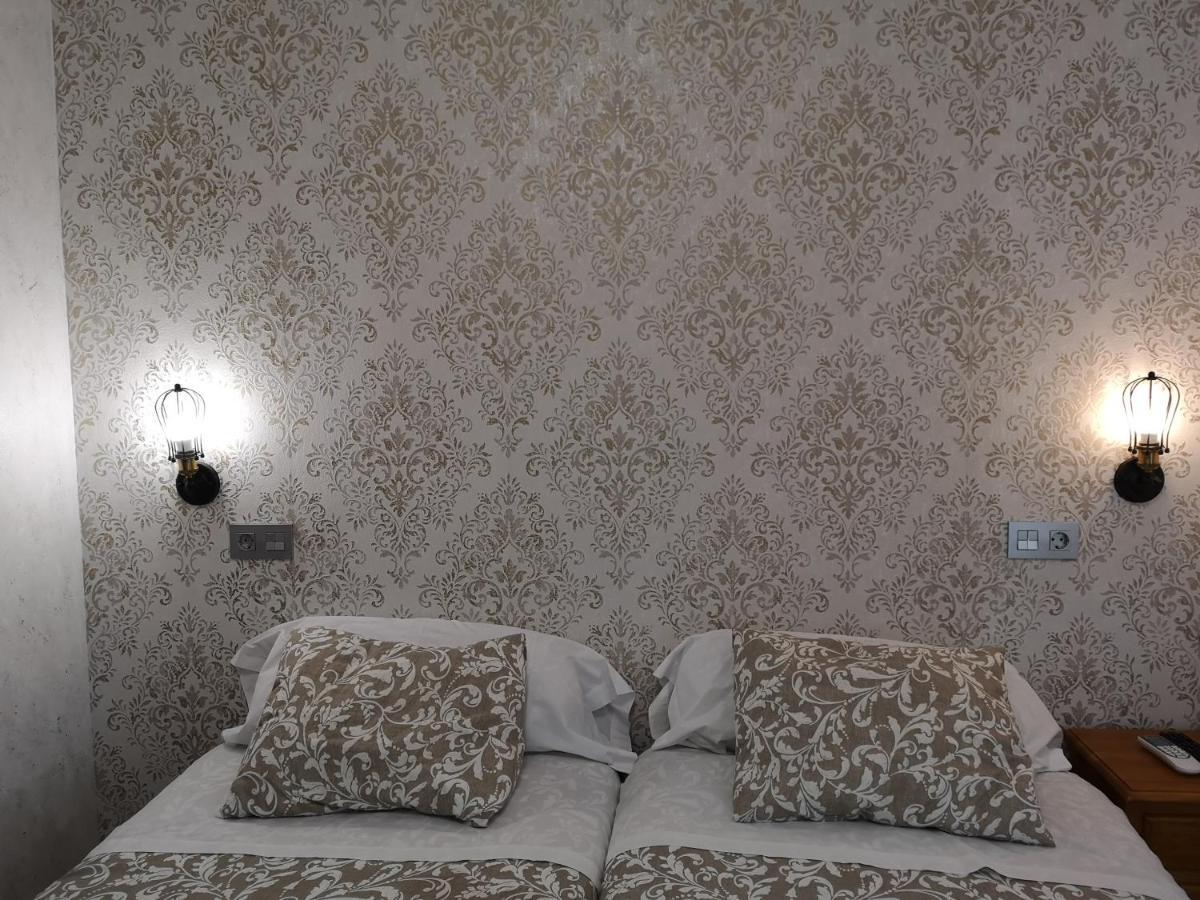 Hostal Juan Bravo Segowia Zewnętrze zdjęcie
